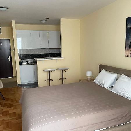Trident Apartments 2 นิส ภายนอก รูปภาพ