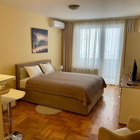 Trident Apartments 2 นิส ภายนอก รูปภาพ