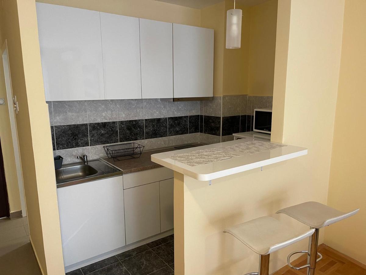 Trident Apartments 2 นิส ภายนอก รูปภาพ