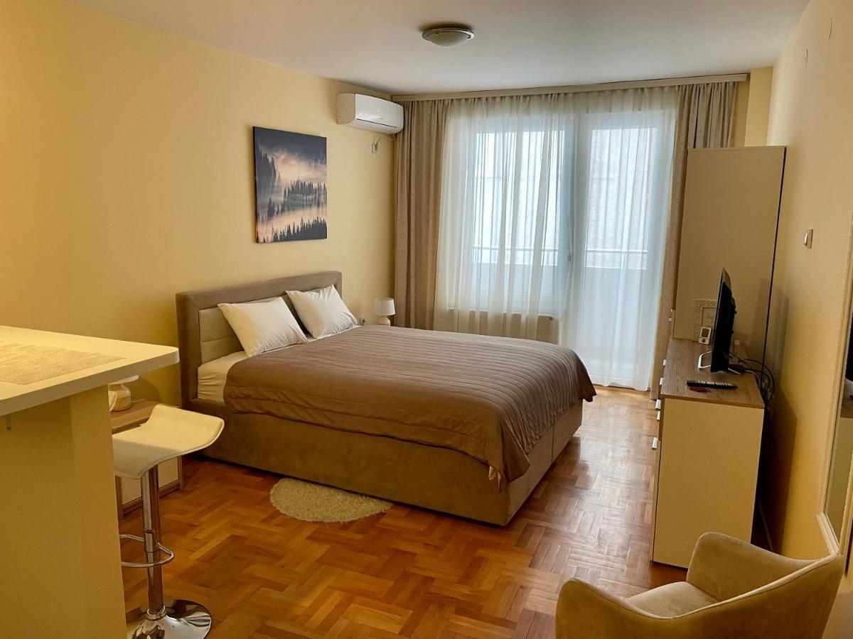 Trident Apartments 2 นิส ภายนอก รูปภาพ