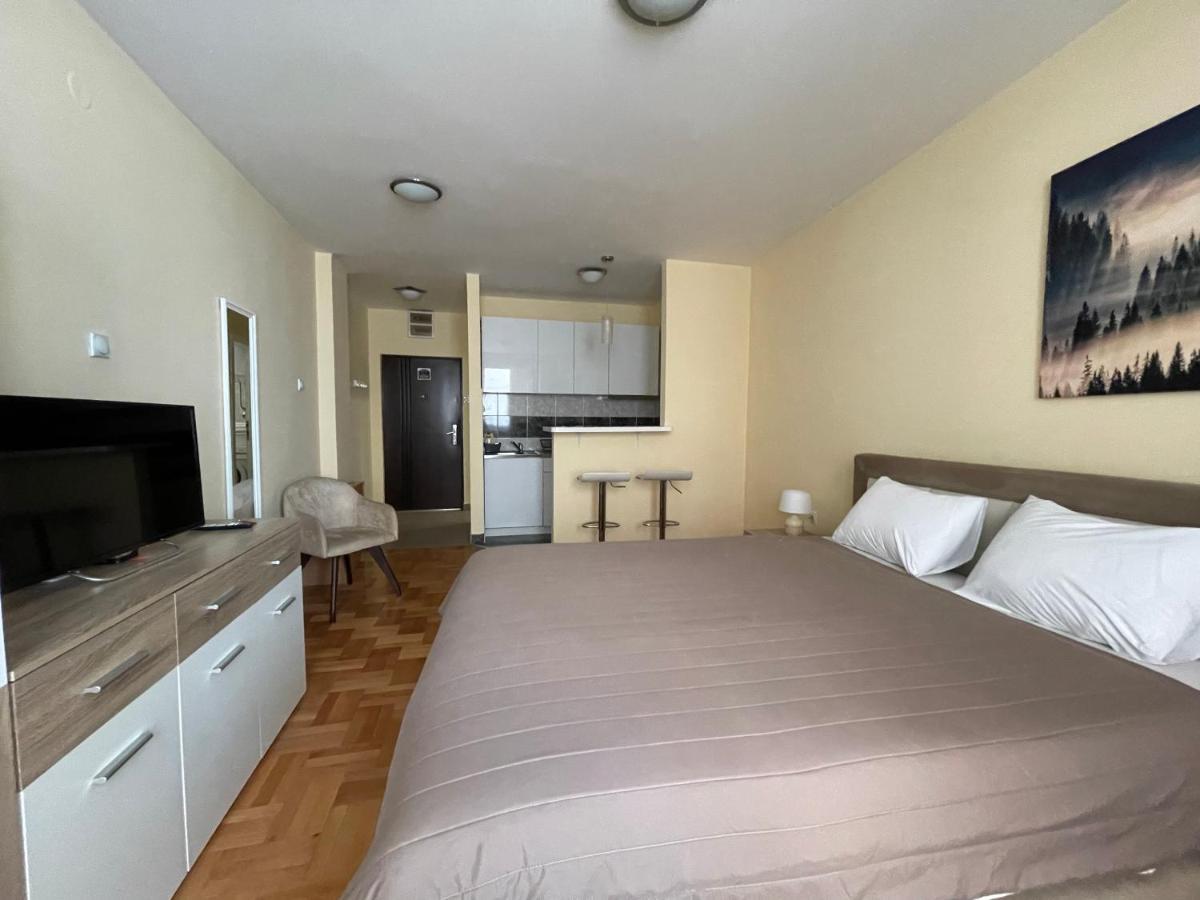Trident Apartments 2 นิส ภายนอก รูปภาพ