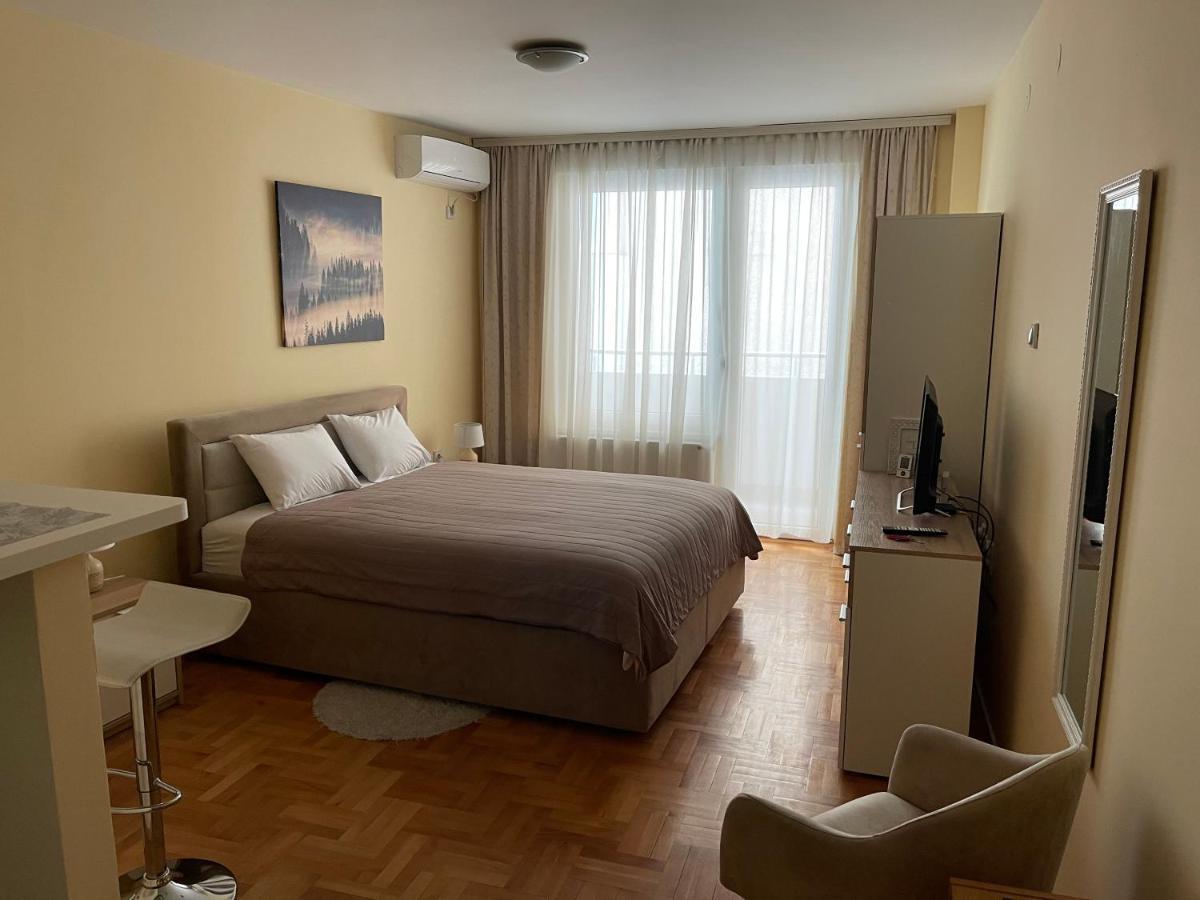 Trident Apartments 2 นิส ภายนอก รูปภาพ